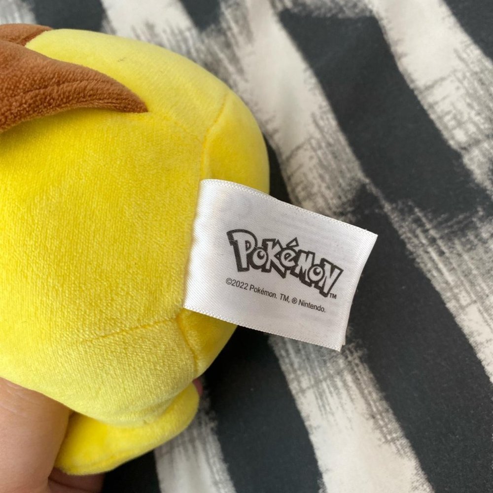 Pokemon 2022 pikachu 9” plush cuddly toy - Picture 3 of 3